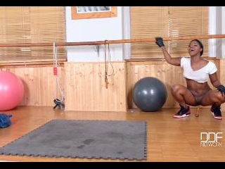 Hard Body British Babe Shows Downblouse and Cameltoe in Gym